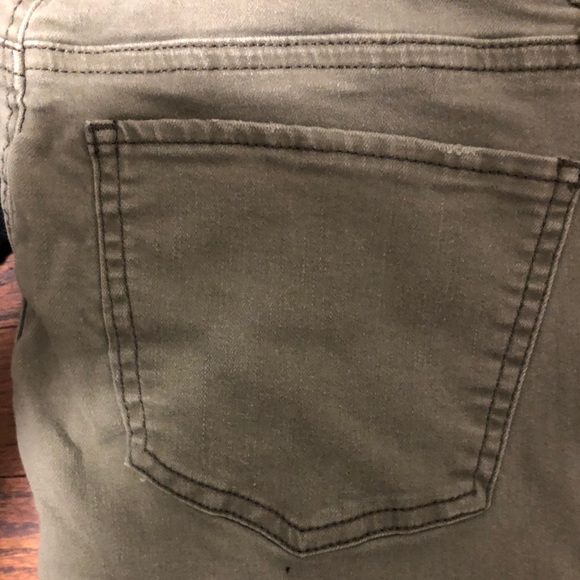 ๐SO brand double button Capri jean in olive ๐ - Picture 8 of 8